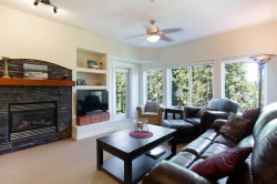 405-10 Discovery Ridge Close SW Calgary, AB T3H 5X3