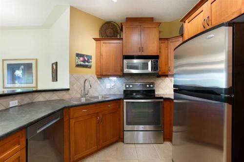 405-10 Discovery Ridge Close Sw, Calgary, AB - Indoor Photo Showing Kitchen