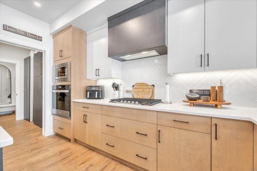77 Versant Point Sw, Calgary, AB - Indoor Photo Showing Kitchen