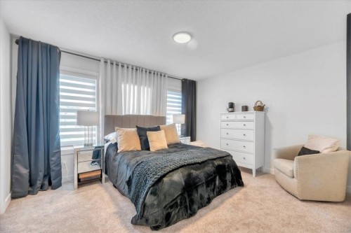 77 Versant Point Sw, Calgary, AB - Indoor Photo Showing Bathroom
