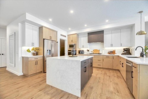 77 Versant Point Sw, Calgary, AB - Indoor Photo Showing Kitchen