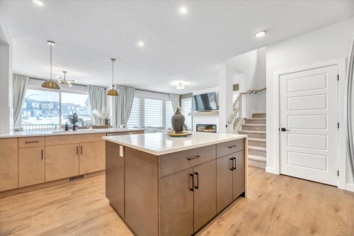 77 Versant Point Sw, Calgary, AB - Indoor Photo Showing Kitchen