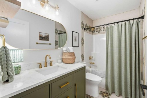 1076 Prestwick Circle Se, Calgary, AB - Indoor Photo Showing Bathroom
