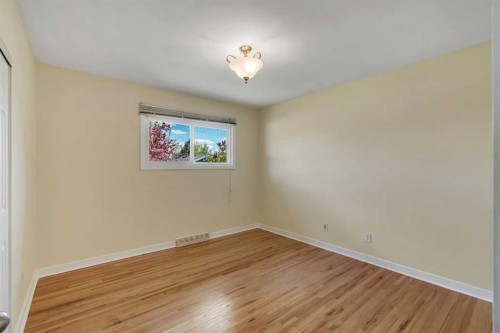 8432 Elbow Drive Sw, Calgary, AB - Indoor Photo Showing Other Room