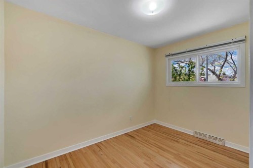 8432 Elbow Drive Sw, Calgary, AB - Indoor Photo Showing Other Room