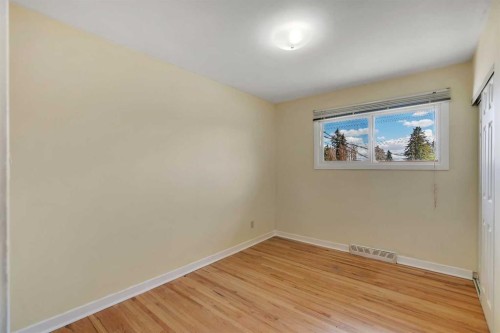 8432 Elbow Drive Sw, Calgary, AB - Indoor Photo Showing Other Room