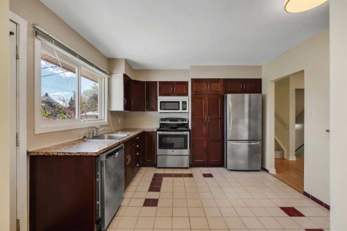 8432 Elbow Drive Sw, Calgary, AB - Indoor Photo Showing Kitchen