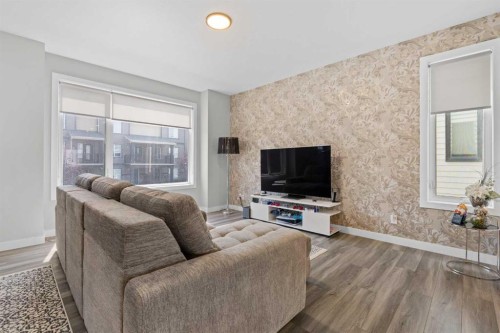 32 Evanscrest Court Nw, Calgary, AB - Indoor Photo Showing Living Room