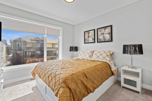 32 Evanscrest Court Nw, Calgary, AB - Indoor Photo Showing Bedroom
