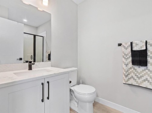 32 Evanscrest Court Nw, Calgary, AB - Indoor Photo Showing Bathroom