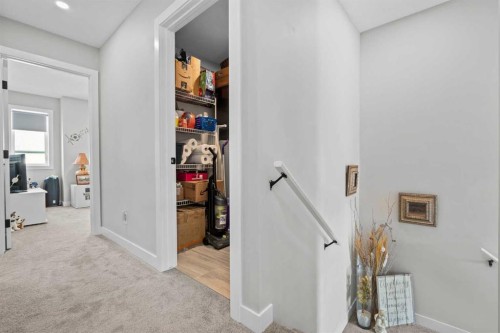 32 Evanscrest Court Nw, Calgary, AB - Indoor Photo Showing Other Room