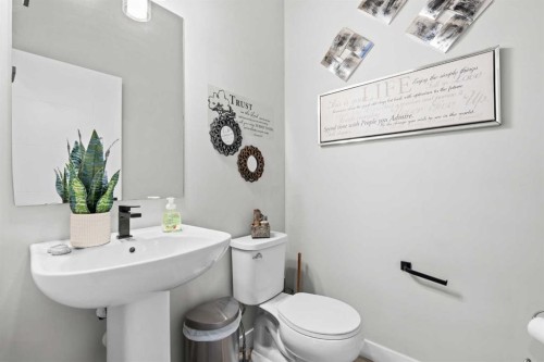 32 Evanscrest Court Nw, Calgary, AB - Indoor Photo Showing Bathroom