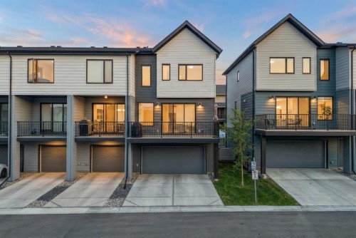 32 Evanscrest Court Nw, Calgary, AB - Outdoor With Facade