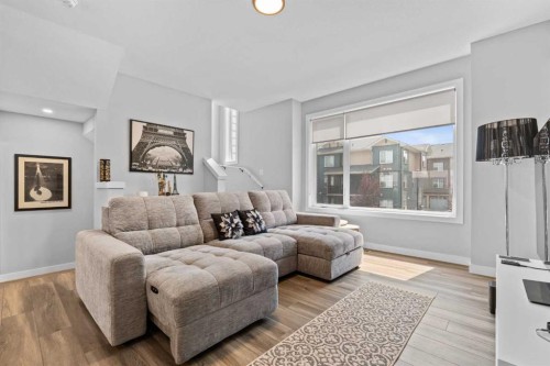 32 Evanscrest Court Nw, Calgary, AB - Indoor Photo Showing Living Room