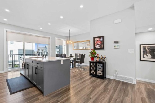 32 Evanscrest Court Nw, Calgary, AB - Indoor Photo Showing Kitchen With Upgraded Kitchen