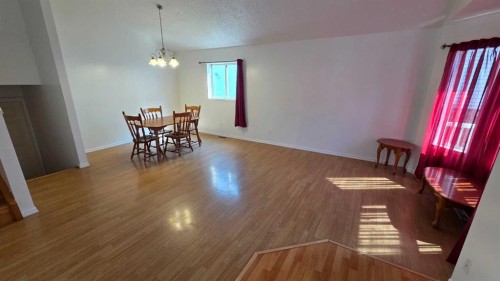 155 Applefield Close Se, Calgary, AB - Indoor Photo Showing Dining Room