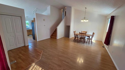 155 Applefield Close Se, Calgary, AB - Indoor