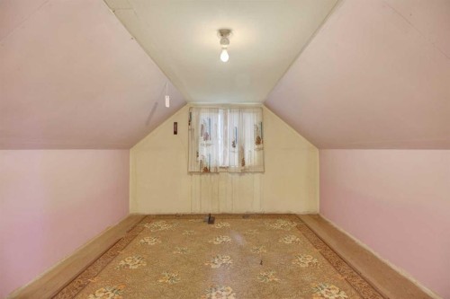 1701 18 Avenue, Didsbury, AB - Indoor Photo Showing Other Room