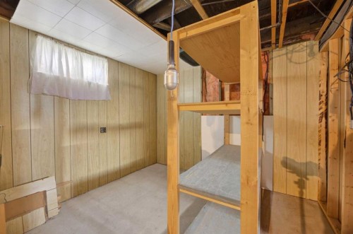 1701 18 Avenue, Didsbury, AB - Indoor Photo Showing Basement