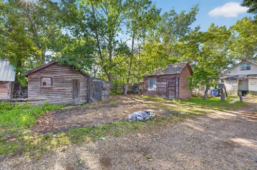 1701 18 Avenue, Didsbury, AB - Outdoor