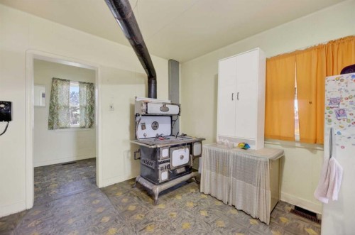 1701 18 Avenue, Didsbury, AB - Indoor