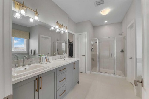 81 Carringvue Manor Nw, Calgary, AB - Indoor Photo Showing Bathroom