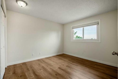610 Strathcona Drive Sw, Calgary, AB - Indoor Photo Showing Other Room