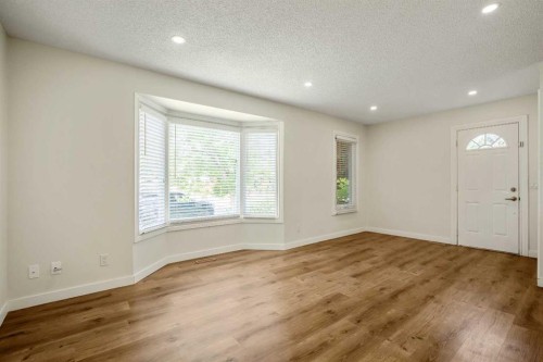 610 Strathcona Drive Sw, Calgary, AB - Indoor Photo Showing Other Room