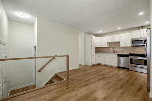 610 Strathcona Drive Sw, Calgary, AB - Indoor Photo Showing Kitchen