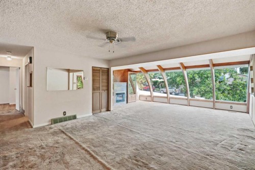 13 Tipton Place Nw, Calgary, AB - Indoor Photo Showing Other Room