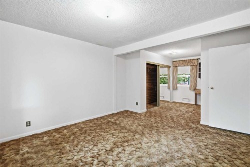 13 Tipton Place Nw, Calgary, AB - Indoor Photo Showing Other Room