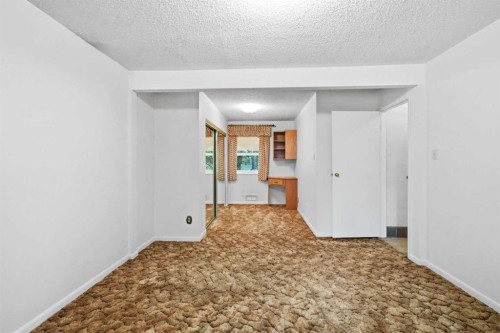 13 Tipton Place Nw, Calgary, AB - Indoor Photo Showing Other Room