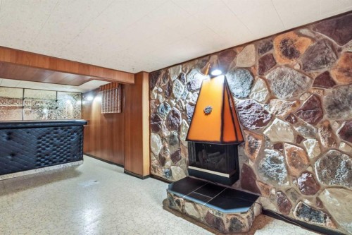 13 Tipton Place Nw, Calgary, AB - Indoor Photo Showing Other Room