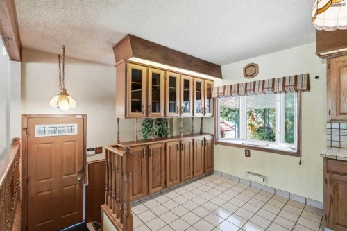 13 Tipton Place Nw, Calgary, AB - Indoor Photo Showing Other Room