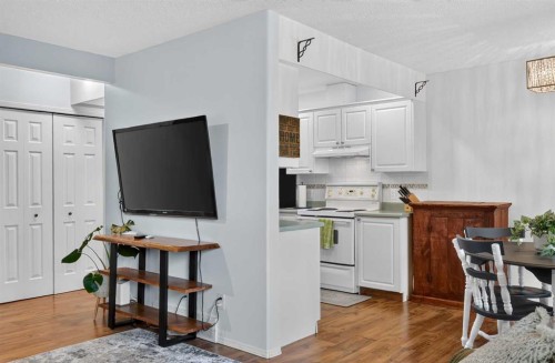 37 Beddington Gardens Ne, Calgary, AB - Indoor Photo Showing Kitchen