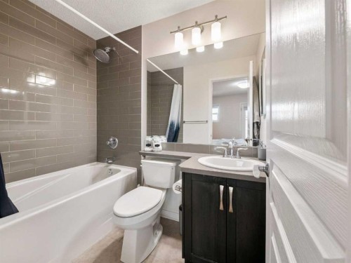 367 Auburn Crest Way Se, Calgary, AB - Indoor Photo Showing Bathroom