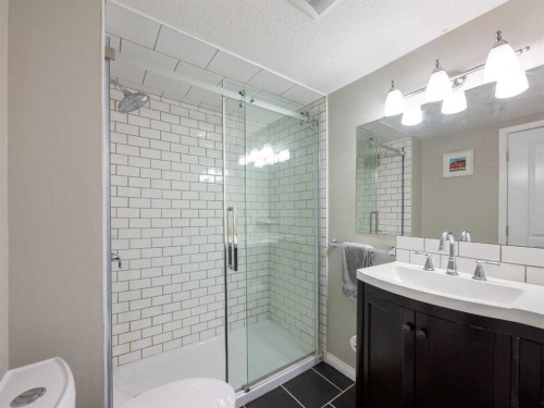 367 Auburn Crest Way Se, Calgary, AB - Indoor Photo Showing Bathroom