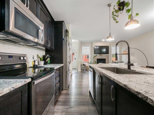 367 Auburn Crest Way Se, Calgary, AB - Indoor Photo Showing Kitchen