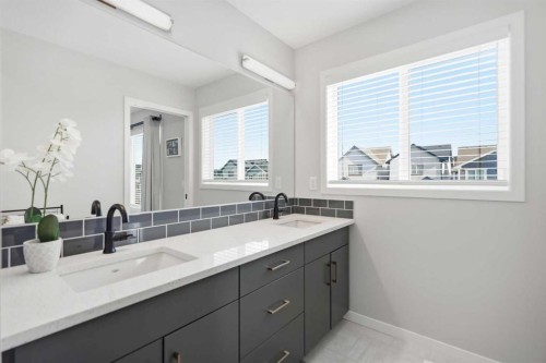 578 Masters Road Se, Calgary, AB - Indoor Photo Showing Bathroom