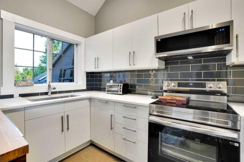 109 Patterson View Sw, Calgary, AB - Indoor Photo Showing Kitchen With Upgraded Kitchen