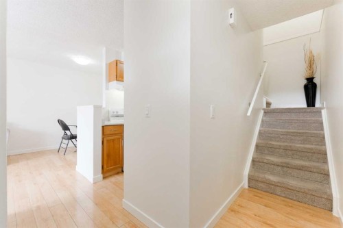 23-420 Grier Avenue Ne, Calgary, AB - Indoor Photo Showing Other Room
