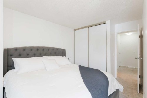 23-420 Grier Avenue Ne, Calgary, AB - Indoor Photo Showing Bedroom