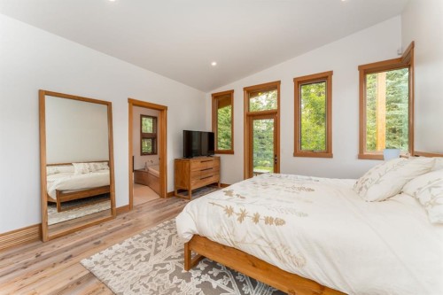 501 5 Street, Canmore, AB - Indoor Photo Showing Bedroom