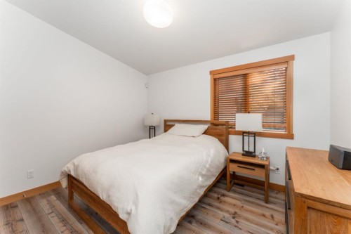 501 5 Street, Canmore, AB - Indoor Photo Showing Bedroom