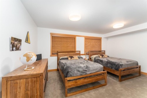 501 5 Street, Canmore, AB - Indoor Photo Showing Bedroom