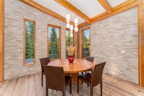 501 5 Street, Canmore, AB - Indoor Photo Showing Dining Room