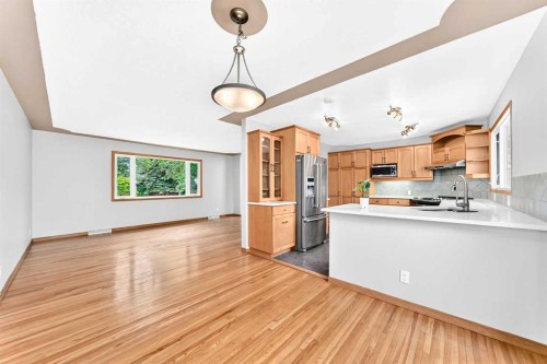 2808 Brecken Road Nw, Calgary, AB - Indoor Photo Showing Kitchen
