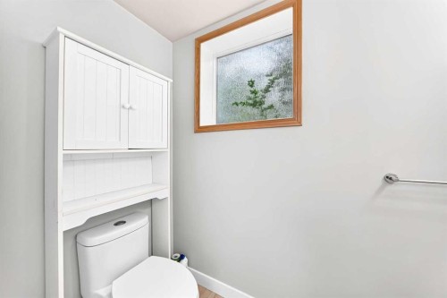 2808 Brecken Road Nw, Calgary, AB - Indoor Photo Showing Bathroom