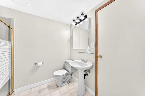 2808 Brecken Road Nw, Calgary, AB - Indoor Photo Showing Bathroom