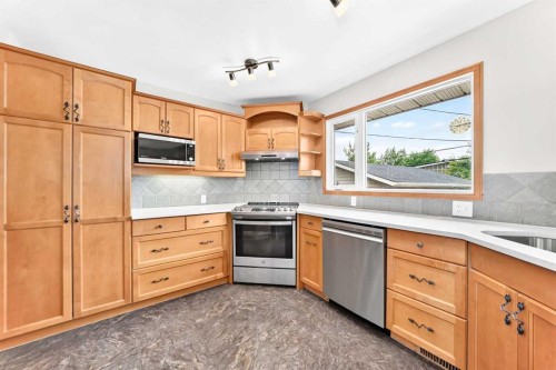 2808 Brecken Road Nw, Calgary, AB - Indoor Photo Showing Kitchen